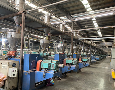 Sistema de composição de mistura de peso de alimentação automático para a extrusão plástica da madeira do PE
