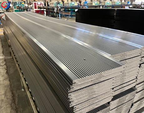 Sistema de alimentação automático do transtorte pneumático para a linha de produção plástica de madeira
